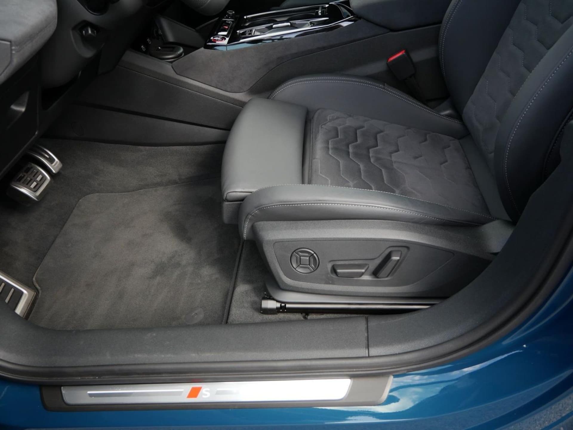 Audi A6 Avant e-tron edition one