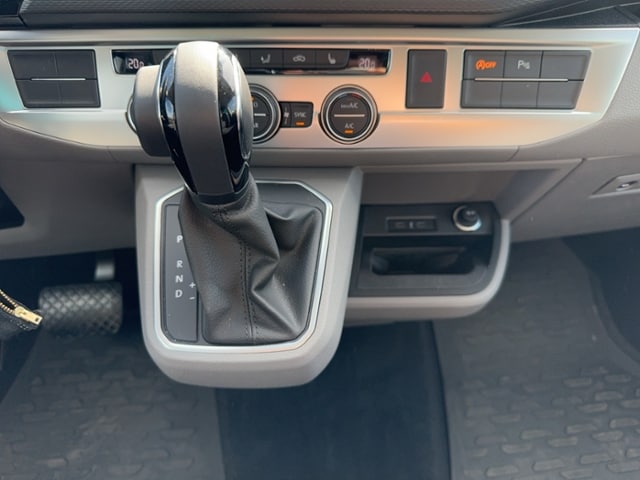 Volkswagen T6.1 Caravelle larger