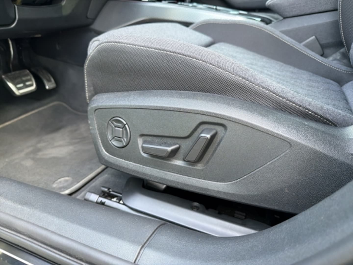 Bild über Audi A6 Avant edition one TDI quattro 150 kWS tronic - für weitere Informationen kontaktieren Sie den Audi Partner