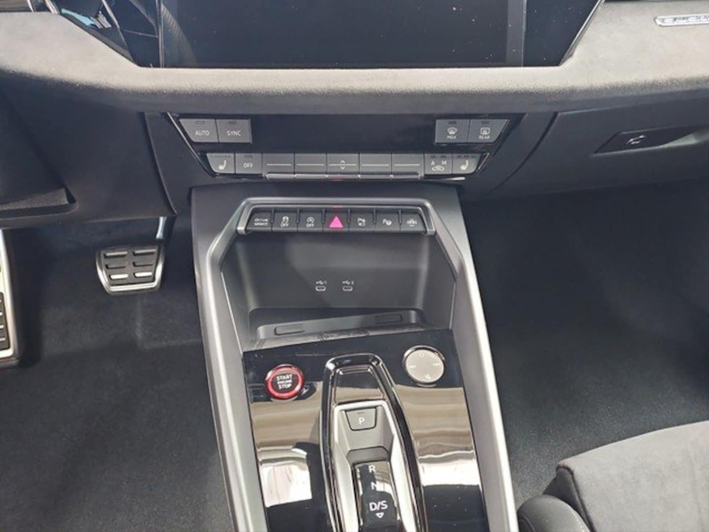 Bild über Audi S3 Limousine TFSI quattro S tronic - für weitere Informationen kontaktieren Sie den Audi Partner