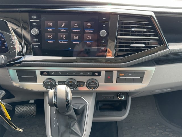 Volkswagen T6.1 Caravelle larger