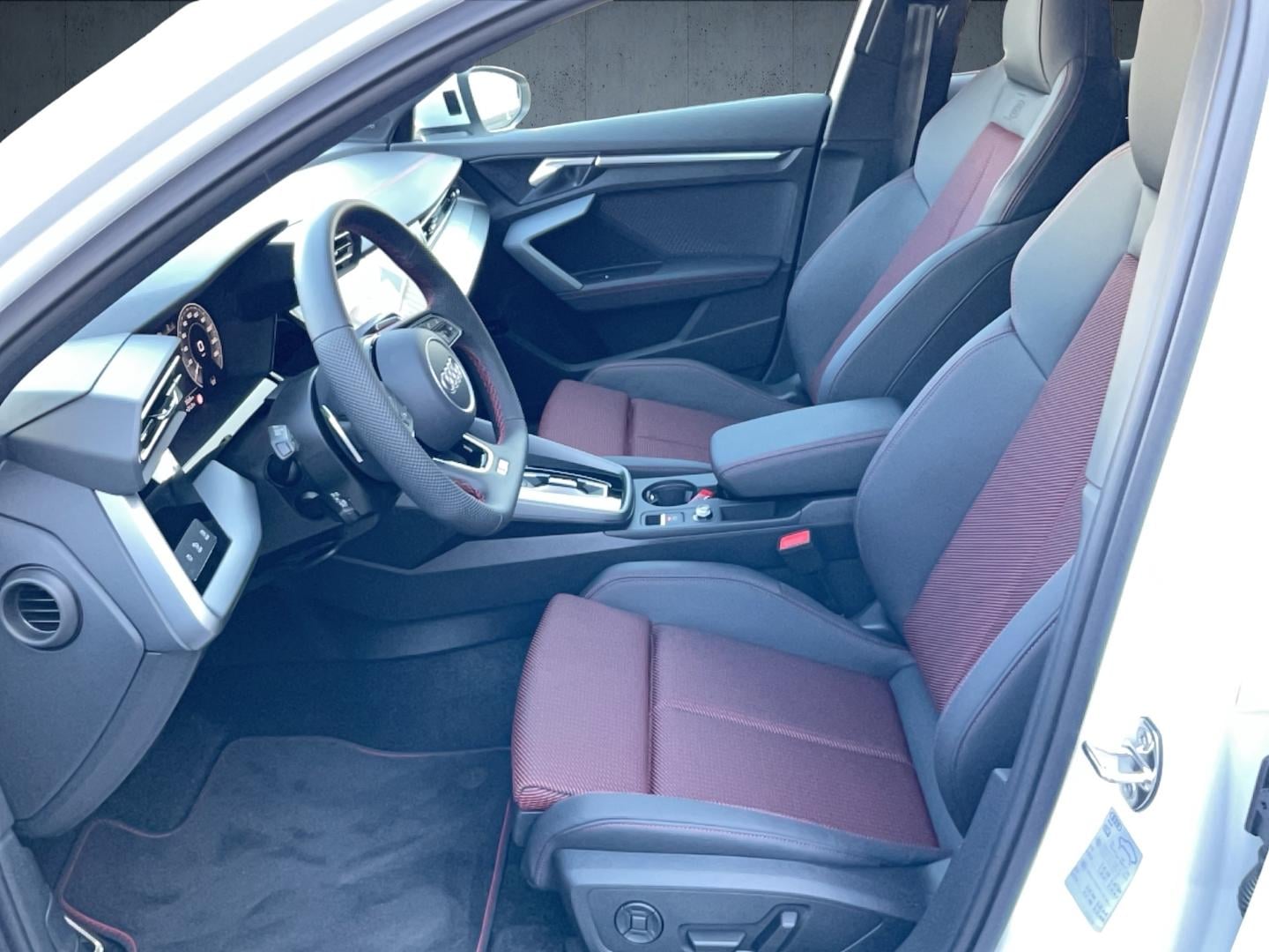 Bild über Audi A3 Sportback TFSI e S line 45 TFSI e S tronic - für weitere Informationen kontaktieren Sie den Audi Partner
