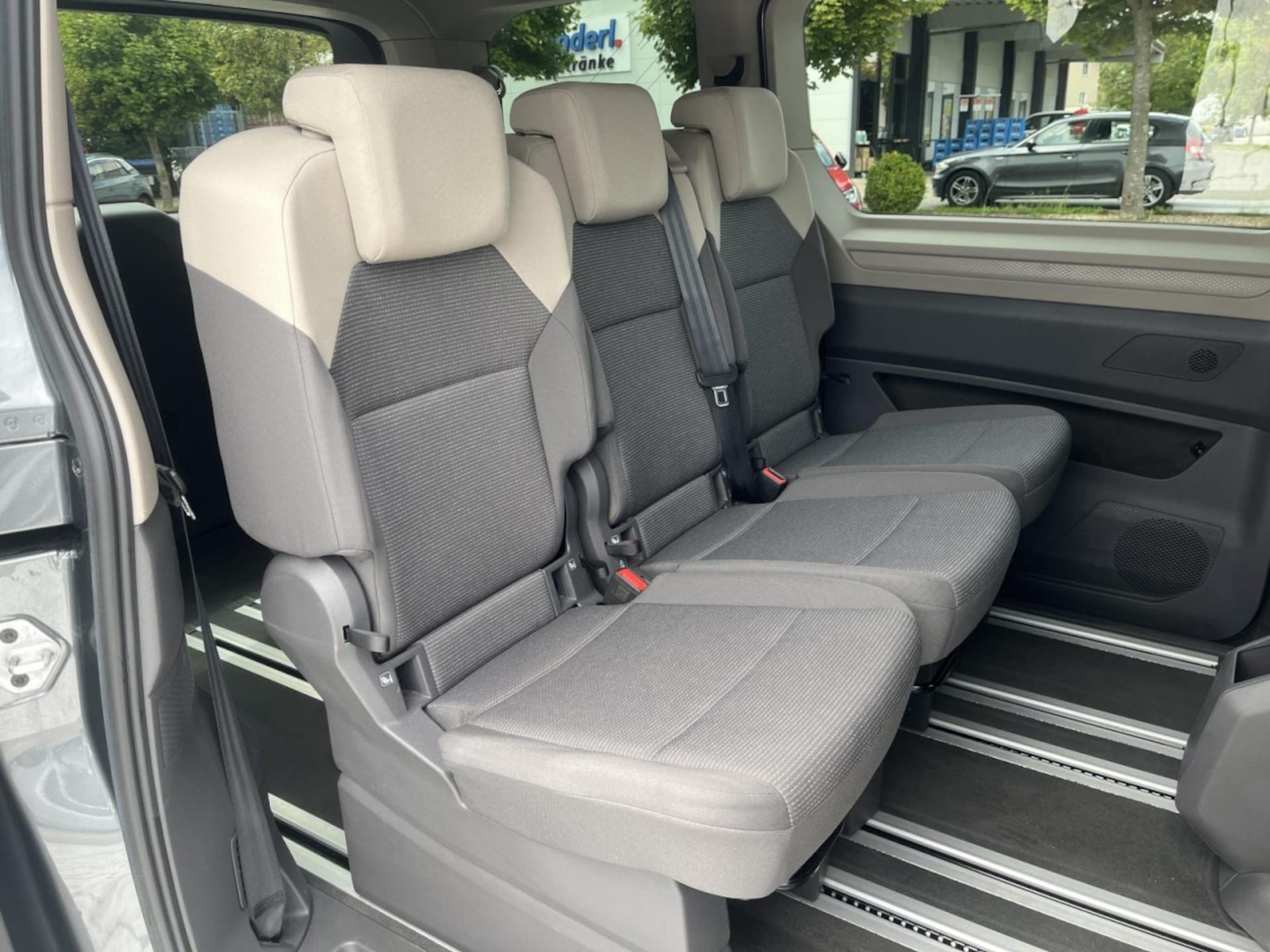 Volkswagen Multivan Basis-Modell