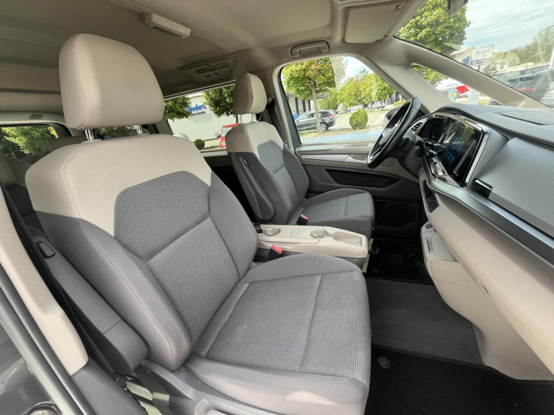 Volkswagen Multivan Basis-Modell