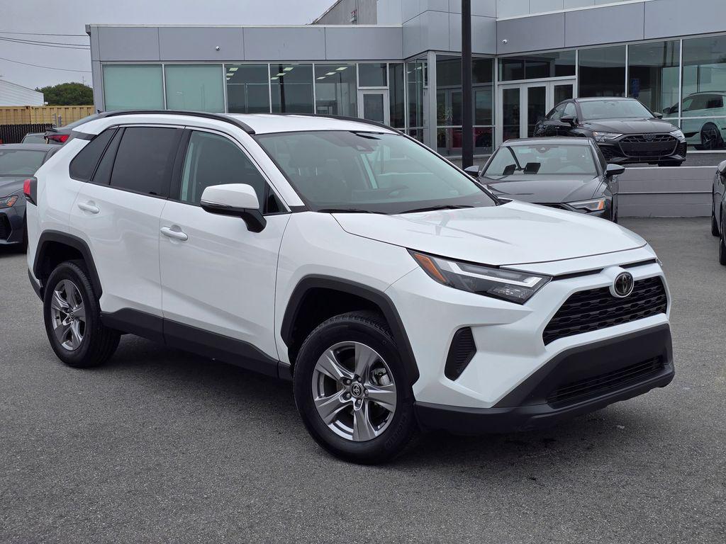 2025 Toyota RAV4 XLE FWD's photo