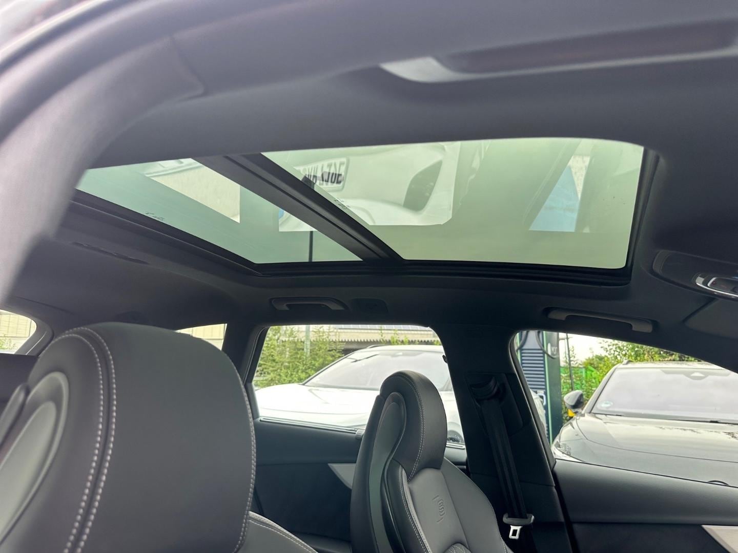 Bild über Audi A4 Avant S line 40 TDI quattro S tronic - für weitere Informationen kontaktieren Sie den Audi Partner
