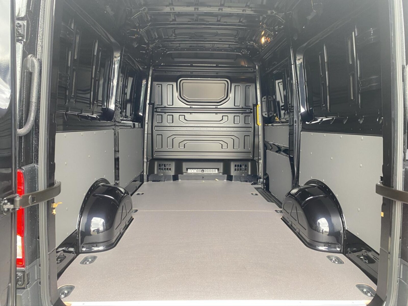 Volkswagen Crafter Kasten mittlerer Radstand – Bild 13