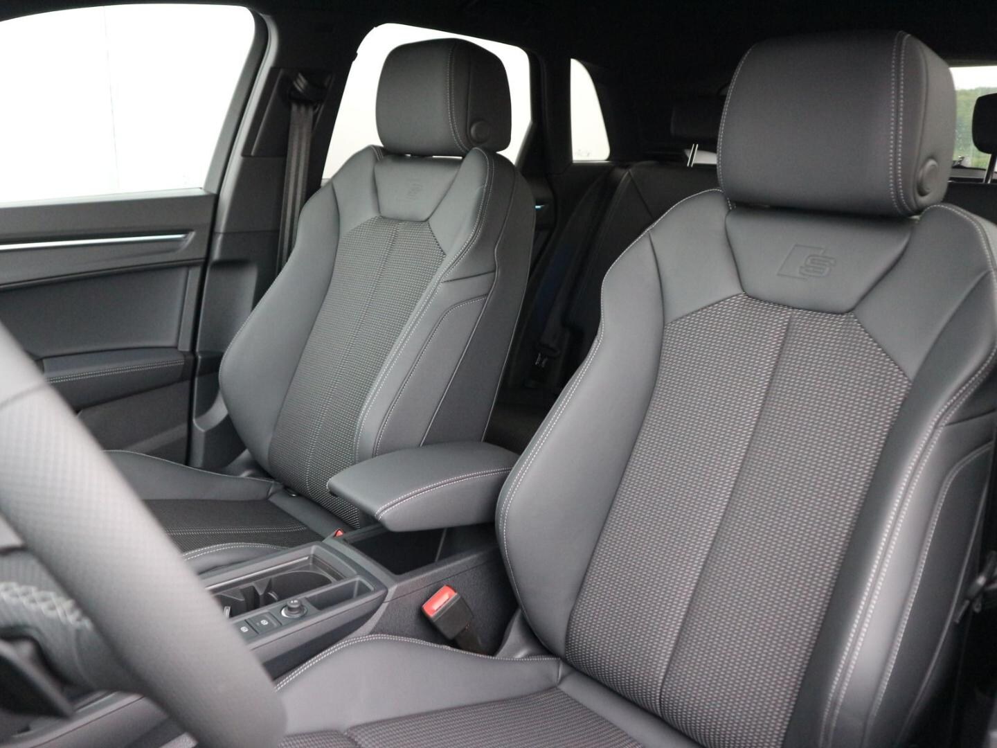 Bild über Audi Q3 TDI quattro 142 kW S tronic - für weitere Informationen kontaktieren Sie den Audi Partner