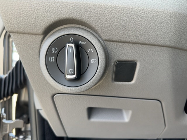 Volkswagen T6.1 Caravelle larger
