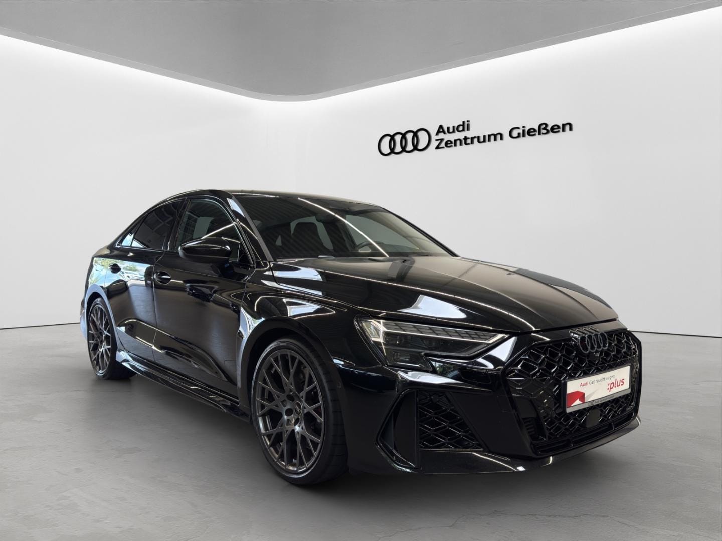 Bild über Audi RS 3 Limousine TFSI quattro S tronic - für weitere Informationen kontaktieren Sie den Audi Partner