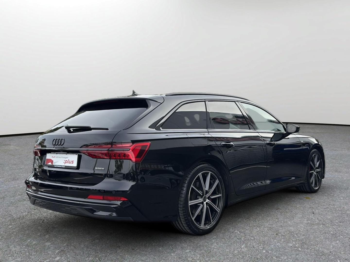 Bild über Audi A6 Avant TFSI e S line 55 TFSI e quattro S tronic - für weitere Informationen kontaktieren Sie den Audi Partner