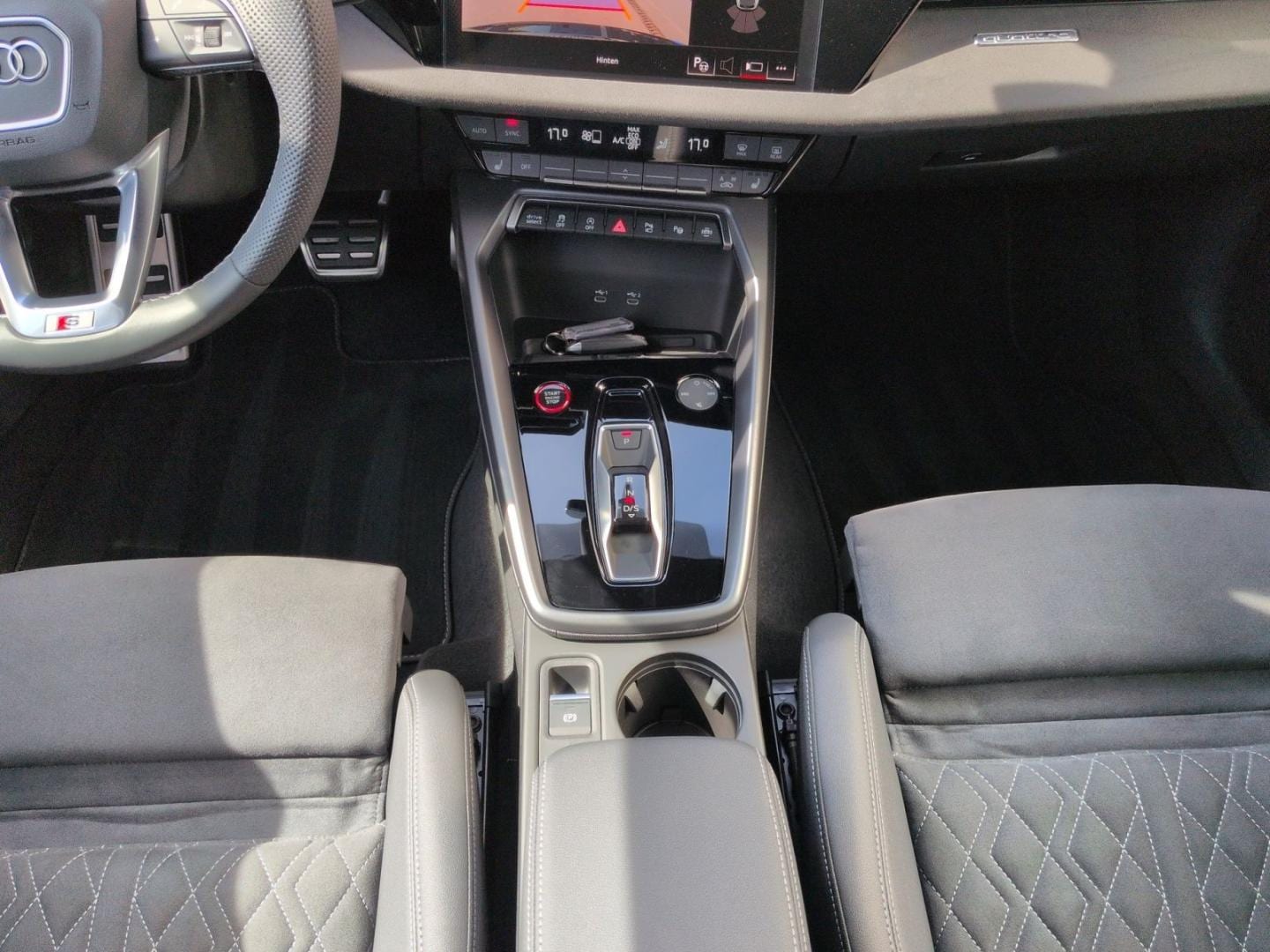 Bild über Audi S3 Sportback TFSI quattro S tronic - für weitere Informationen kontaktieren Sie den Audi Partner