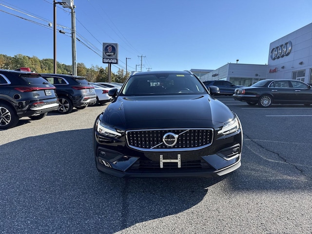 2025 Volvo V60 Cross Country