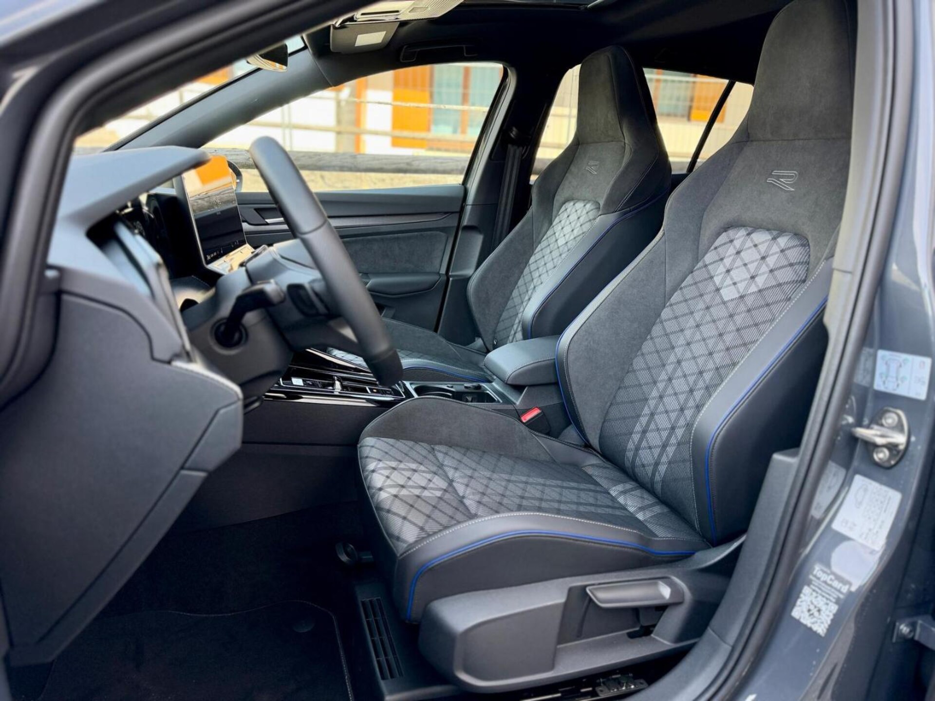 Volkswagen Golf R-Line