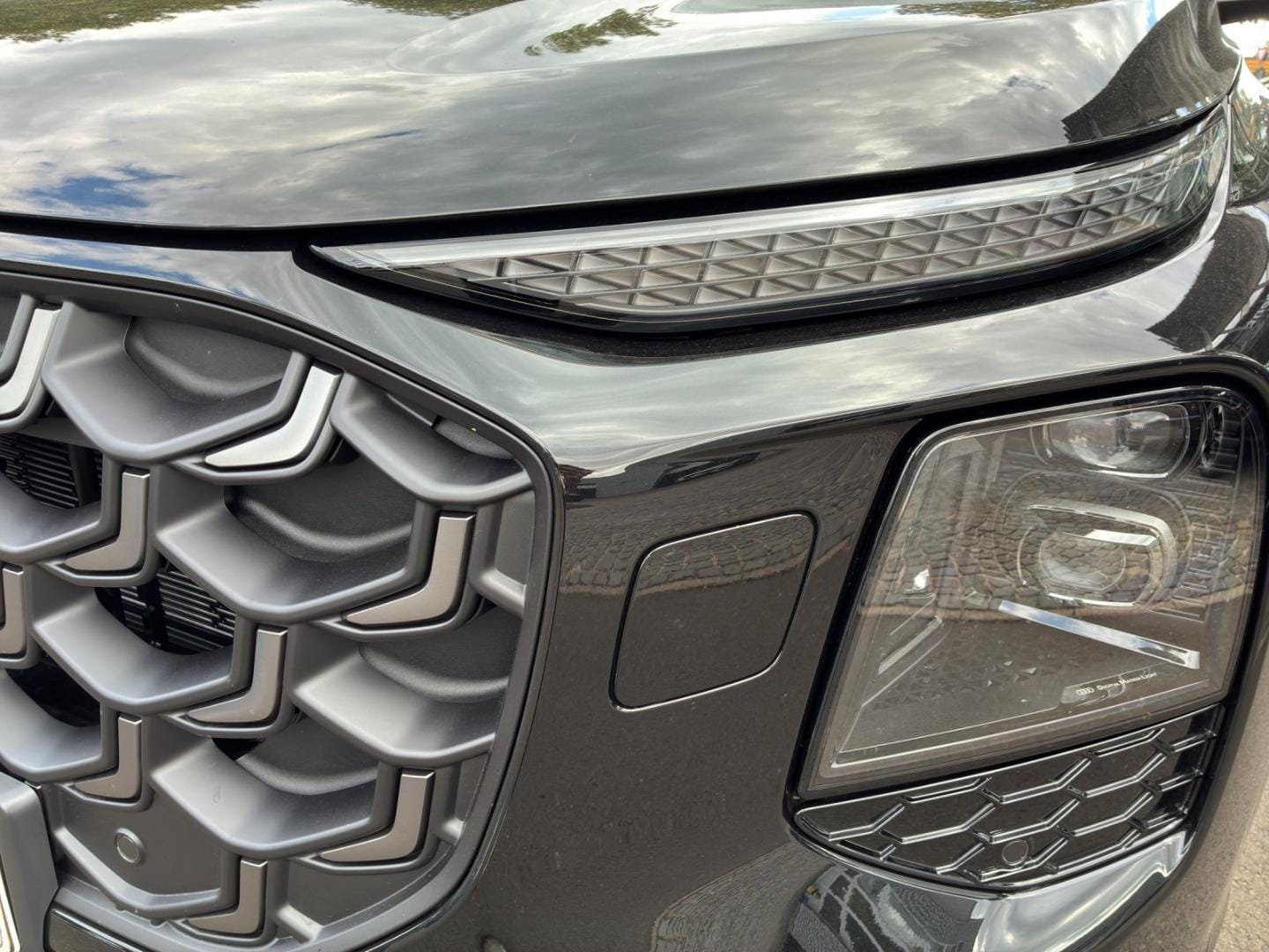 Bild über Audi Q7 SUV TDI quattro 220 kW tiptronic - für weitere Informationen kontaktieren Sie den Audi Partner