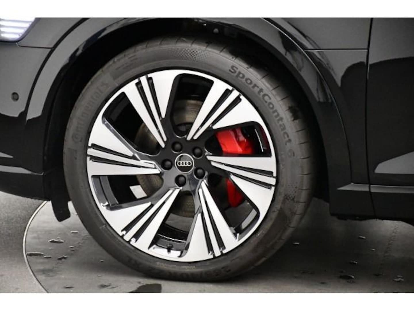Bild über Audi Q8 Sportback e-tron S line 55 e-tron quattro - für weitere Informationen kontaktieren Sie den Audi Partner