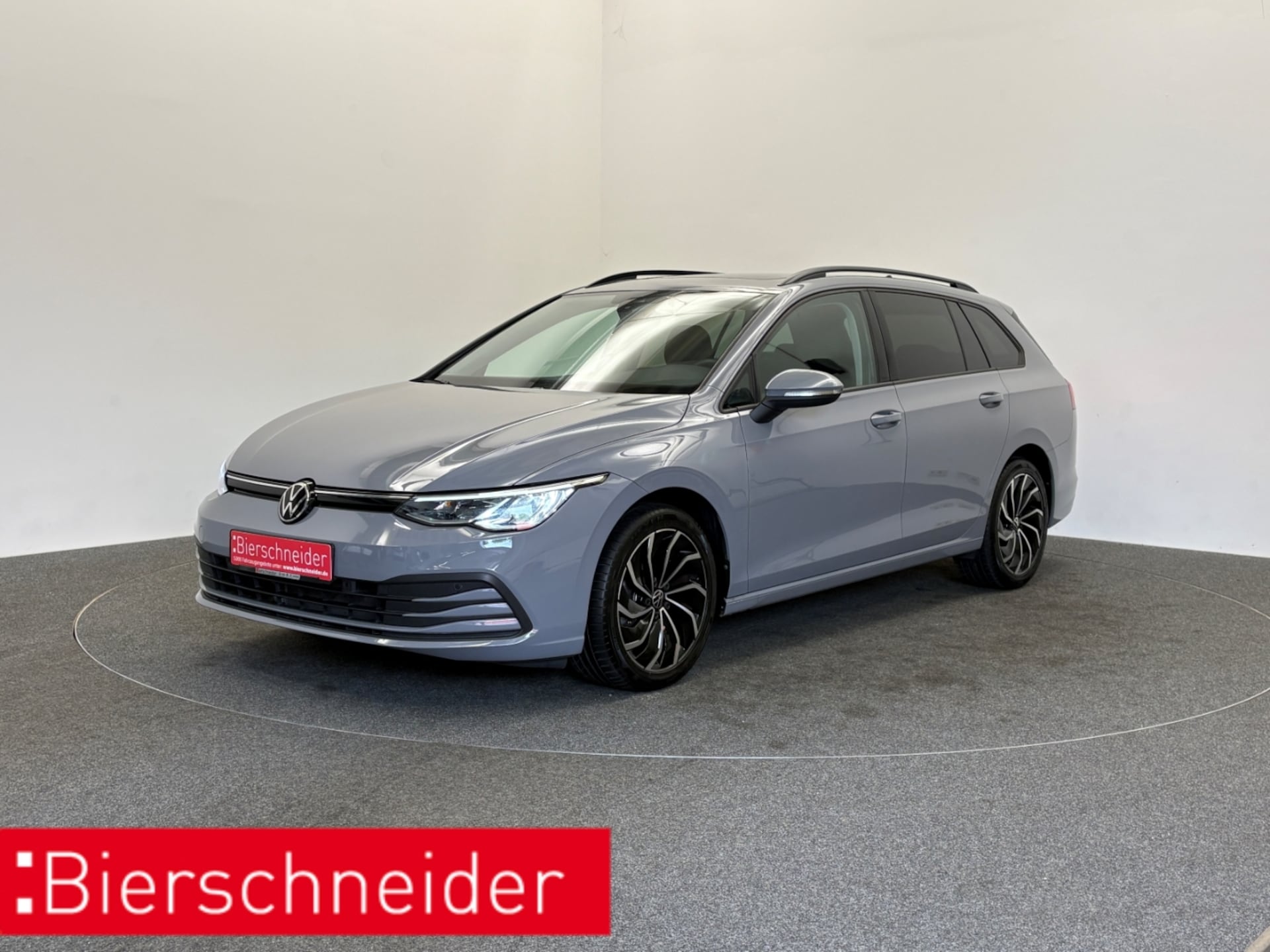 Volkswagen Golf Variant 2023 — Var. 1.5 eTSI DSG Life DIGITAL COCKPIT PRO PANO KAMERA NAVI PDC 17 ACC DAB