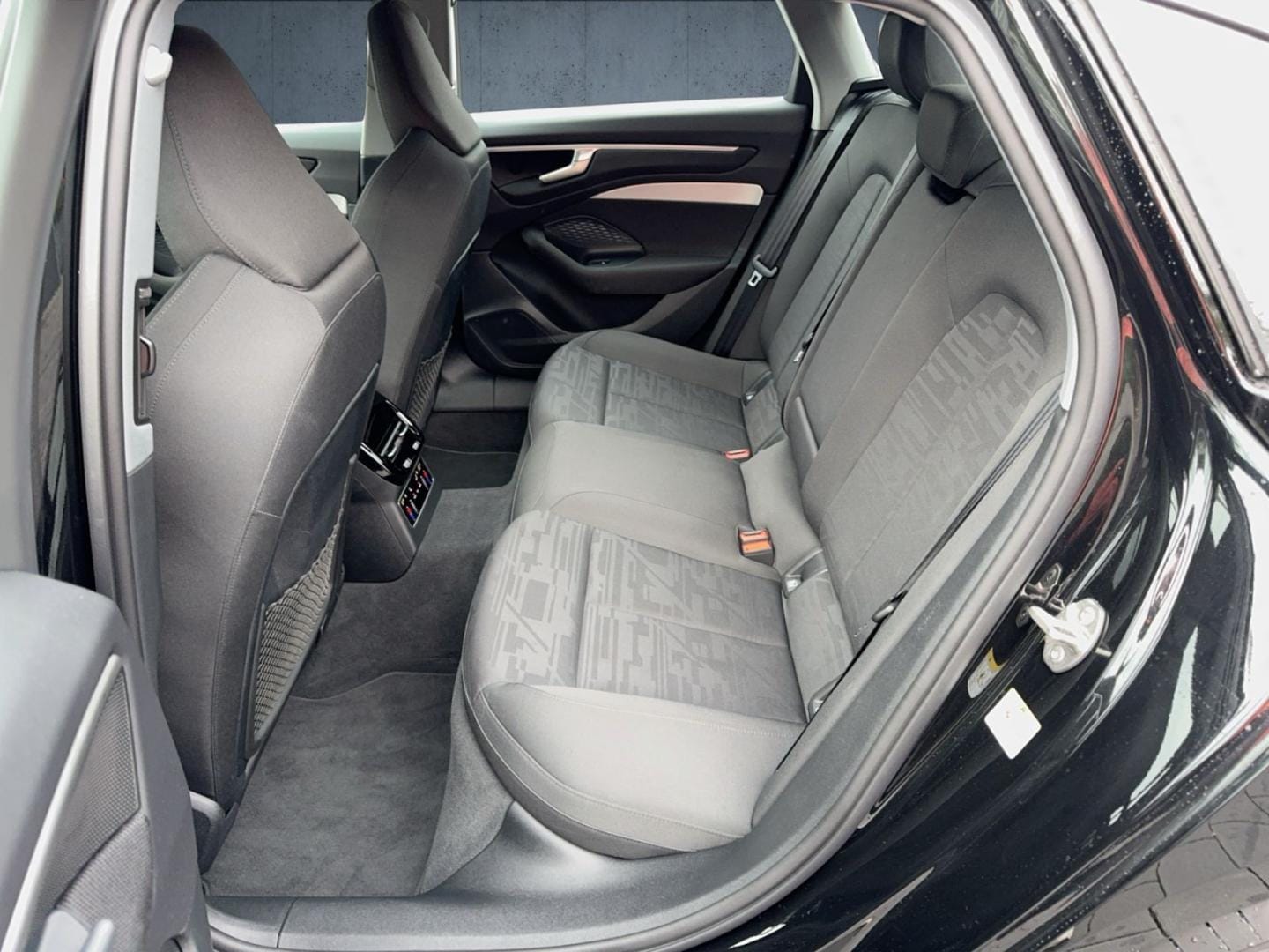 Bild über Audi A6 Limousine TDI 150 kW S tronic - für weitere Informationen kontaktieren Sie den Audi Partner