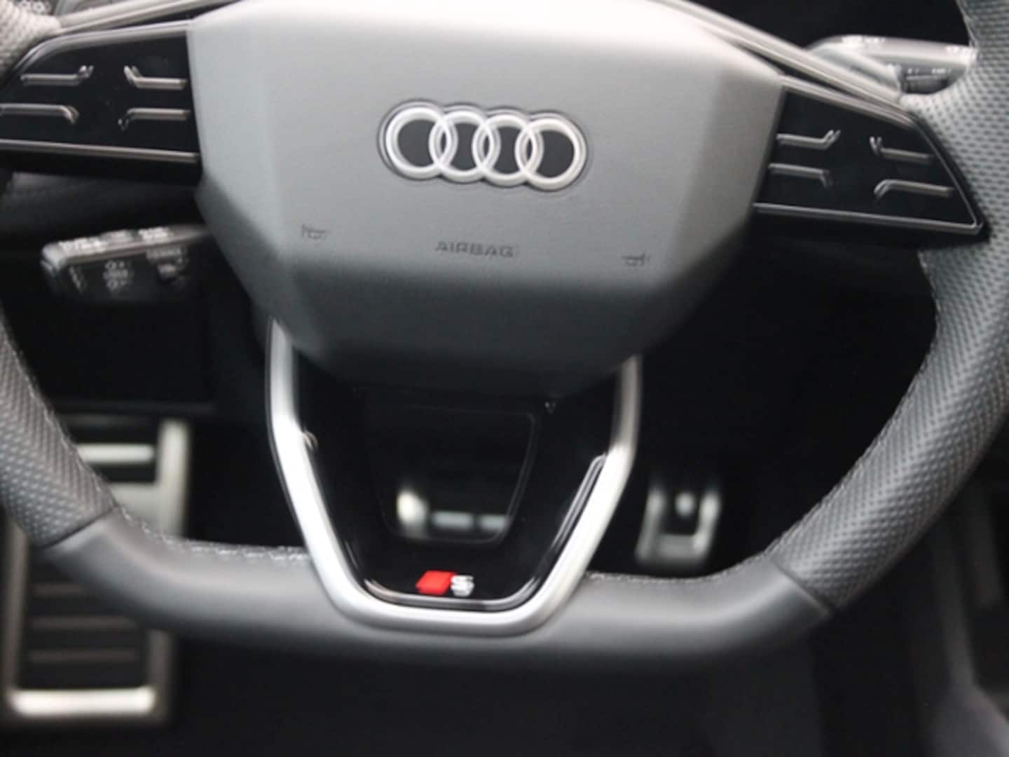 Bild über Audi A6 Avant e-tron e-tron quattro - für weitere Informationen kontaktieren Sie den Audi Partner