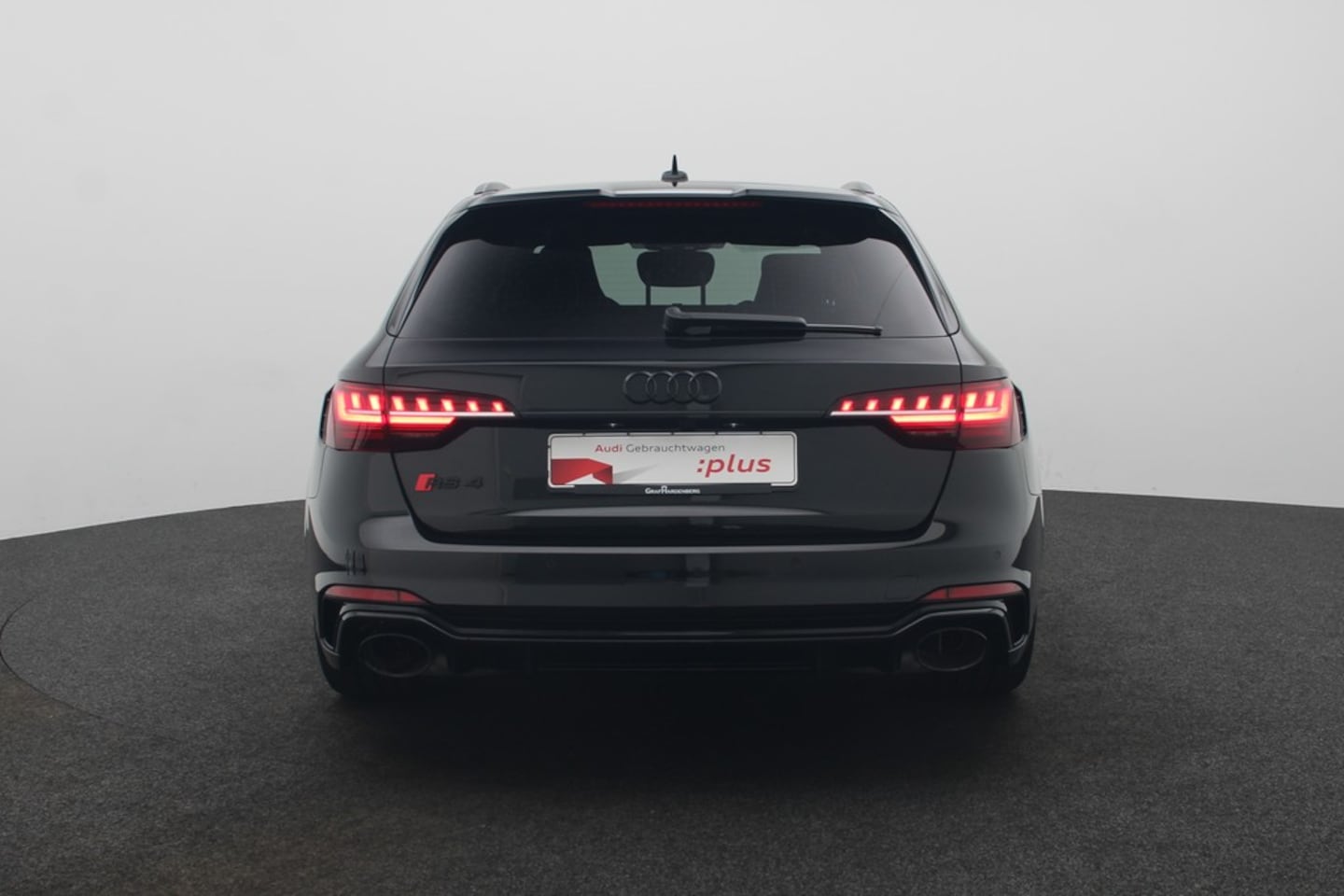 Bild über Audi RS 4 Avant TFSI quattro tiptronic - für weitere Informationen kontaktieren Sie den Audi Partner