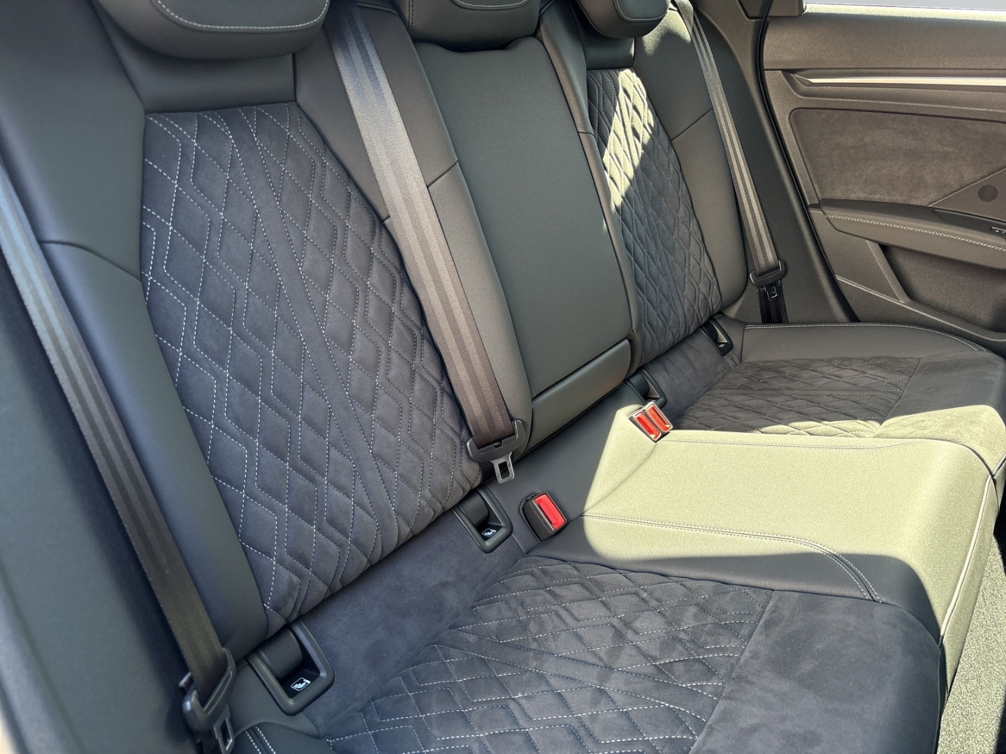 Bild über Audi A3 Sportback S line 35 TFSI S tronic - für weitere Informationen kontaktieren Sie den Audi Partner