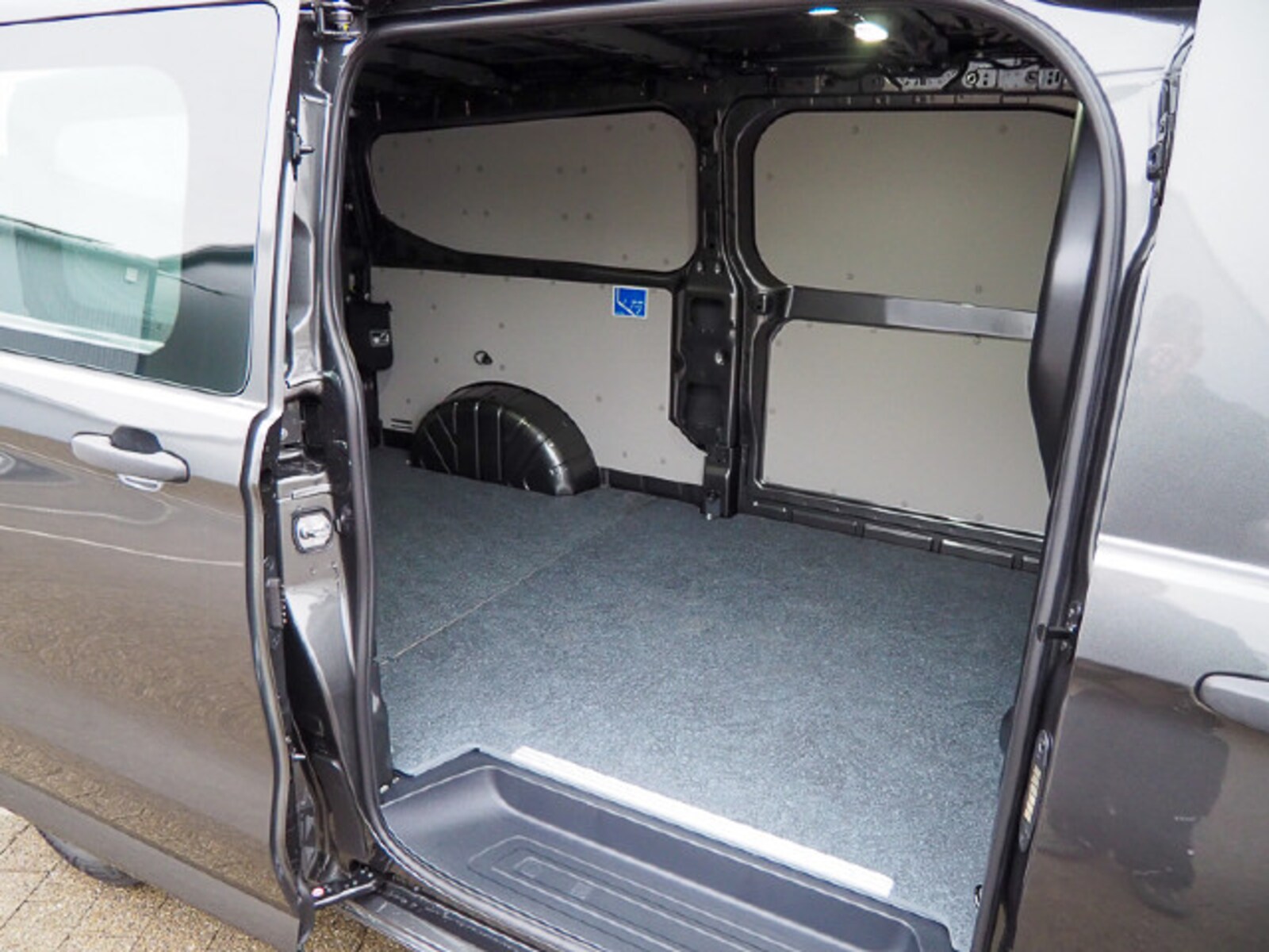 Volkswagen Transporter Kasten langer Radstand – Bild 9