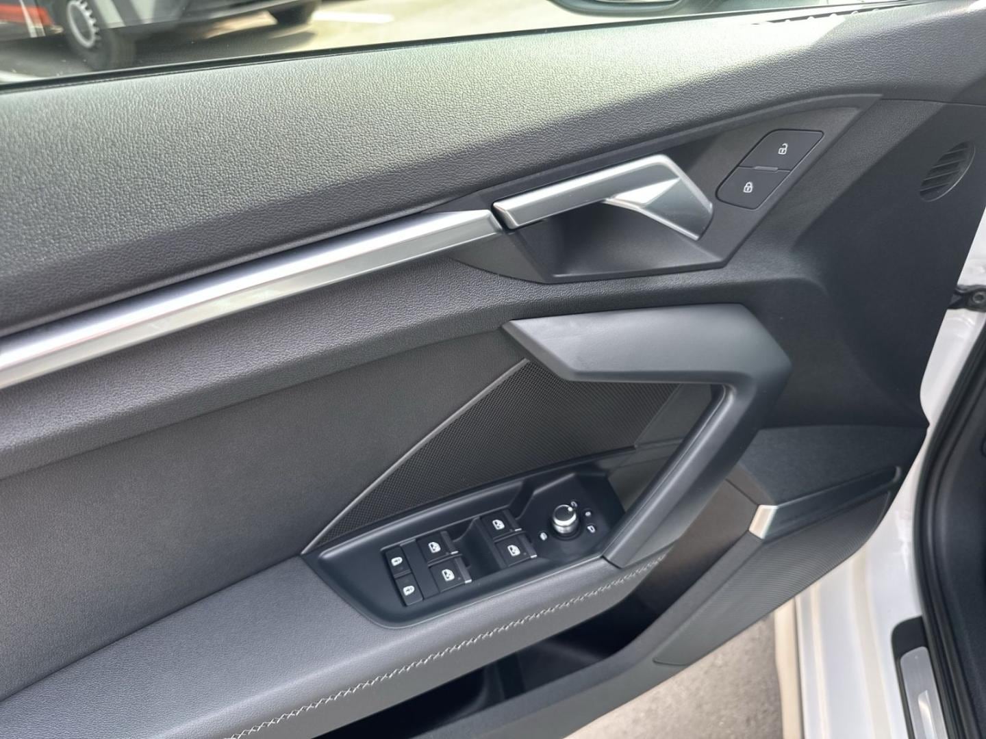 Bild über Audi S3 Limousine TFSI quattro S tronic - für weitere Informationen kontaktieren Sie den Audi Partner