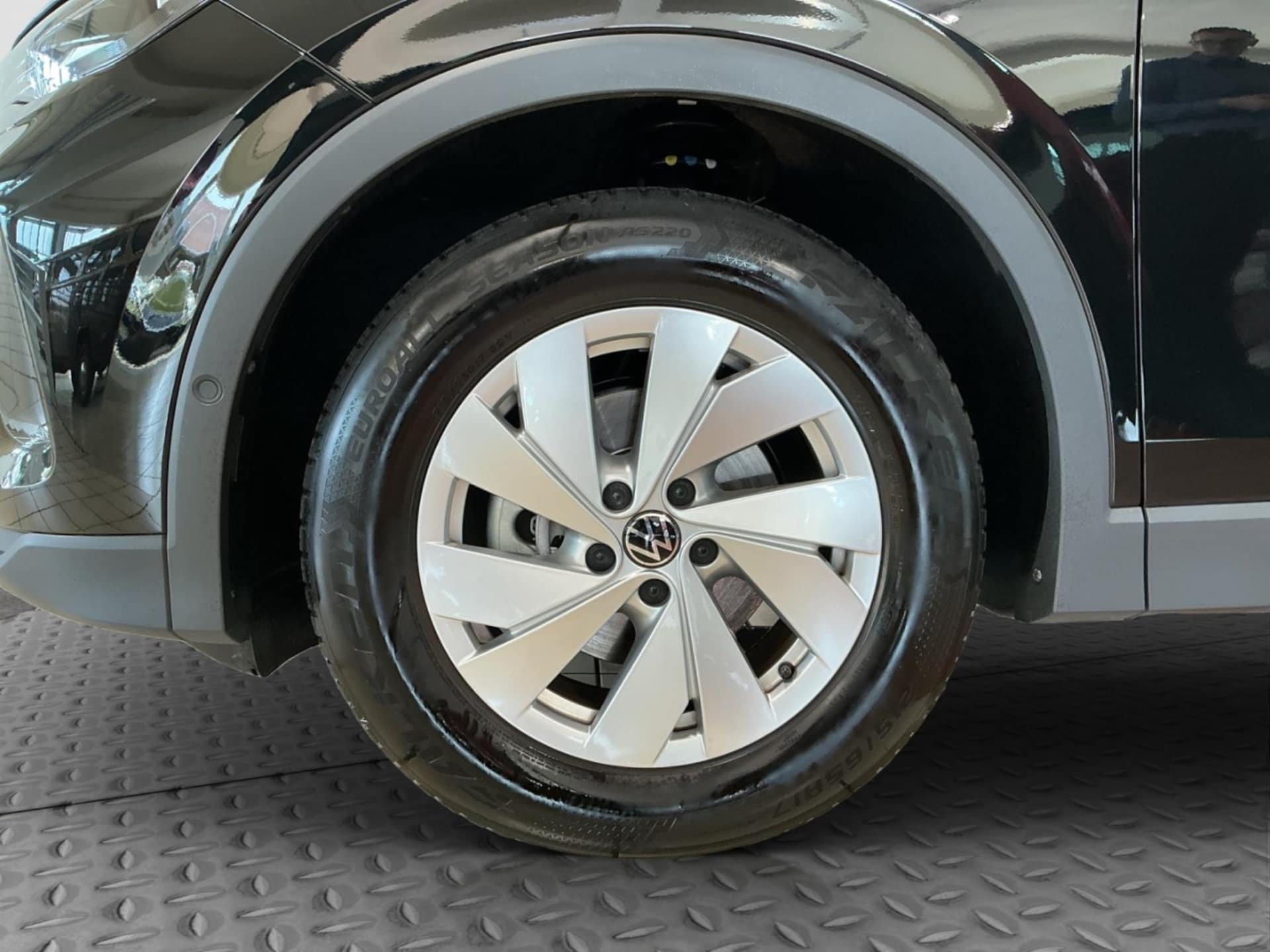 Volkswagen Tiguan Basis-Modell