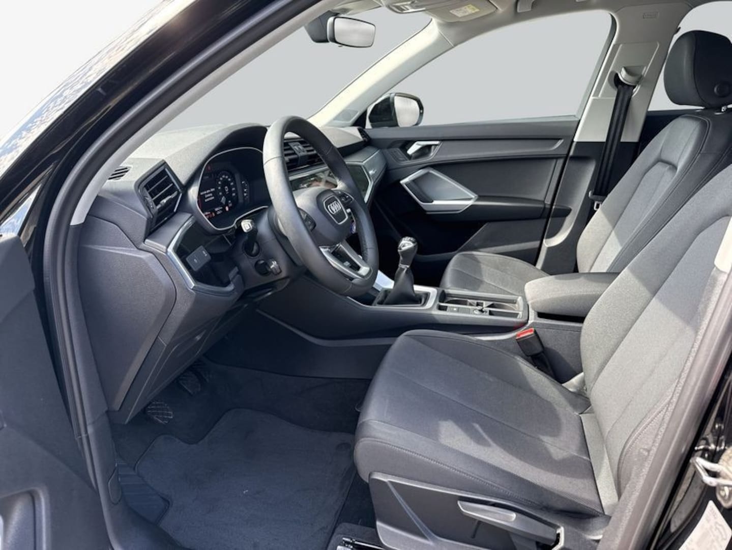 Bild über Audi Q3 S line 35 TFSI Schaltgetriebe - für weitere Informationen kontaktieren Sie den Audi Partner
