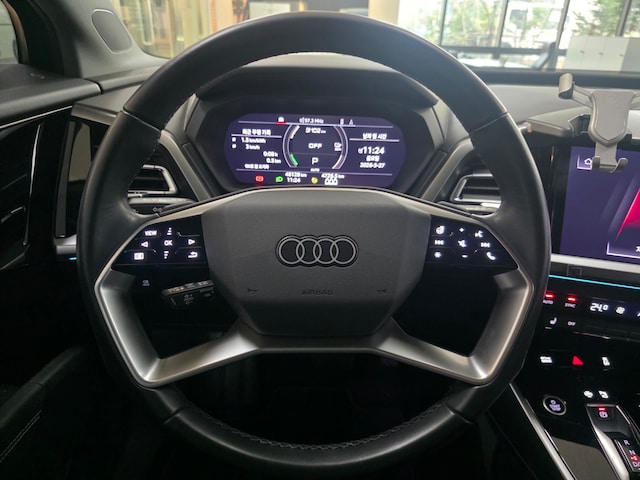 Audi Q4 e-tron 40 Premium 150, 00 kW 9