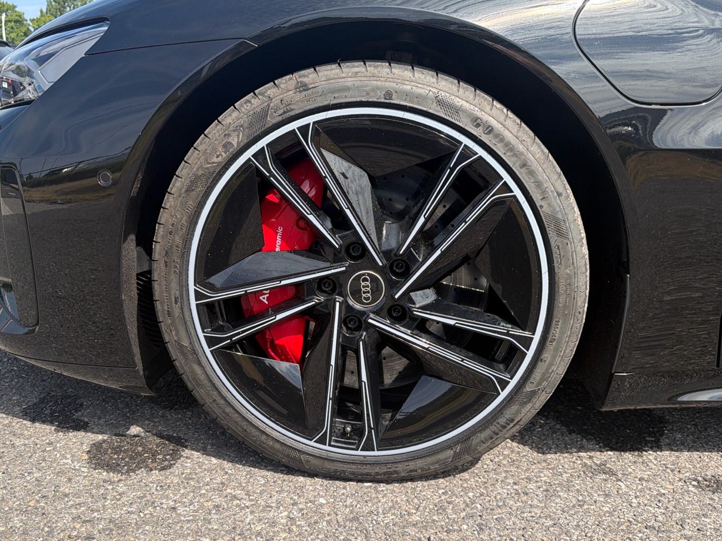 Bild über Audi RS e-tron GT e-tron quattro - für weitere Informationen kontaktieren Sie den Audi Partner