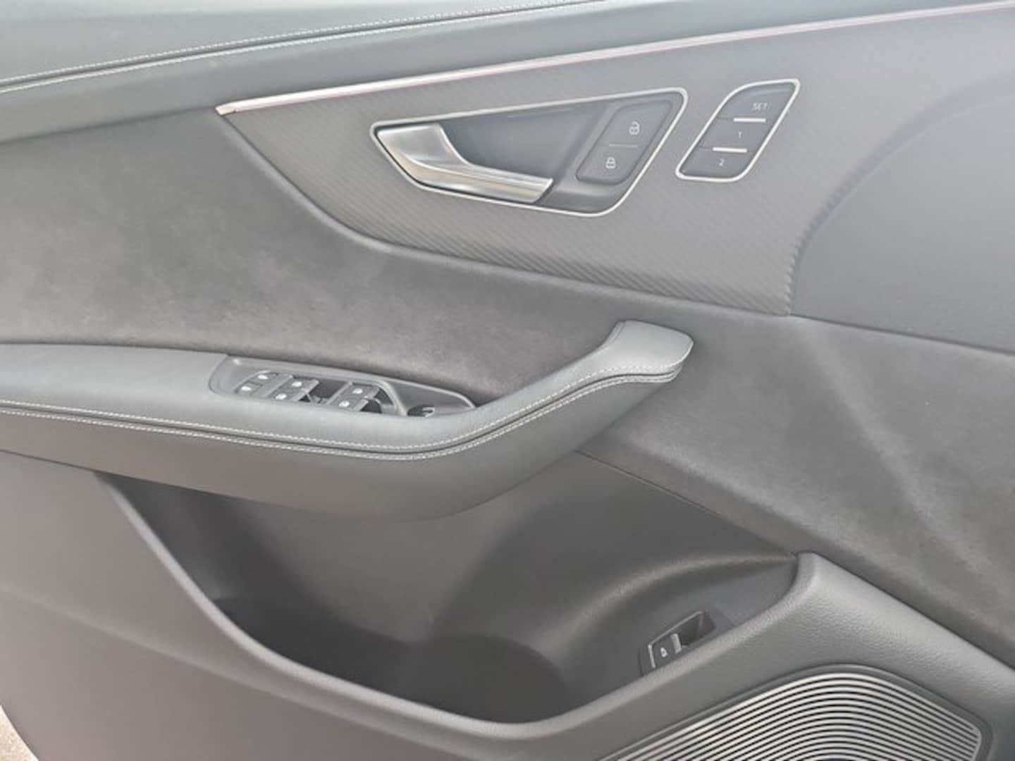 Bild über Audi RS Q8 SUV TFSI quattro tiptronic - für weitere Informationen kontaktieren Sie den Audi Partner