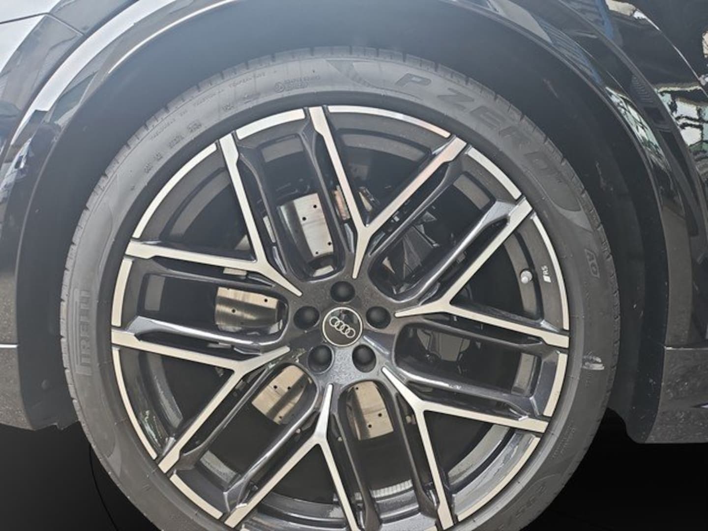 Bild über Audi RS Q8 SUV TFSI quattro tiptronic - für weitere Informationen kontaktieren Sie den Audi Partner