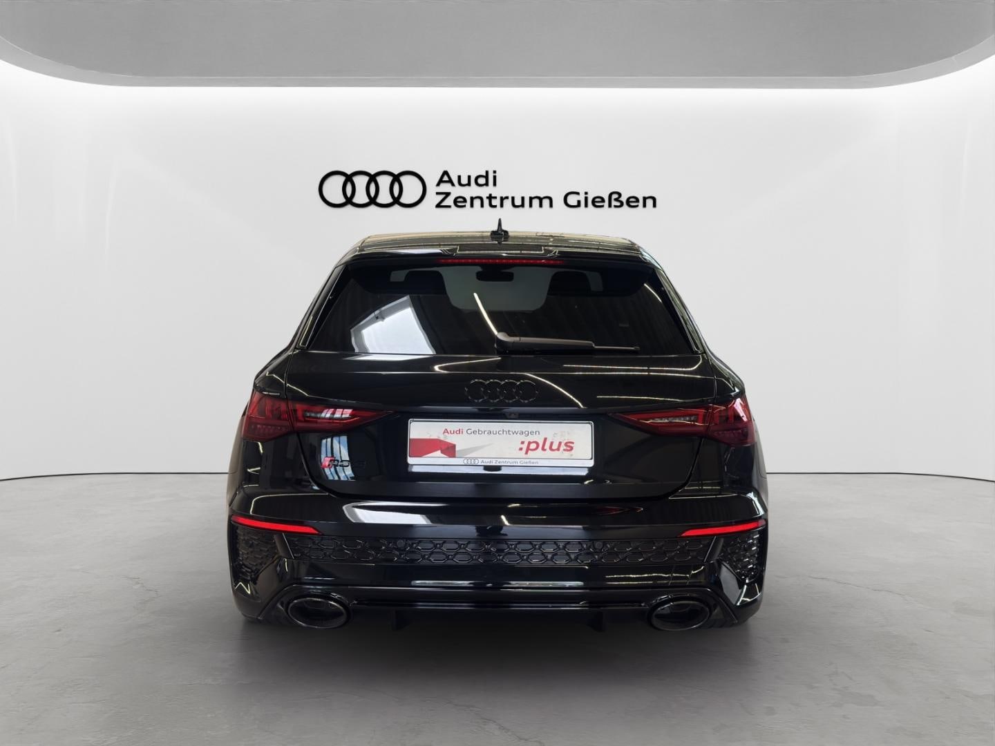 Bild über Audi RS 3 Sportback TFSI quattro S tronic - für weitere Informationen kontaktieren Sie den Audi Partner