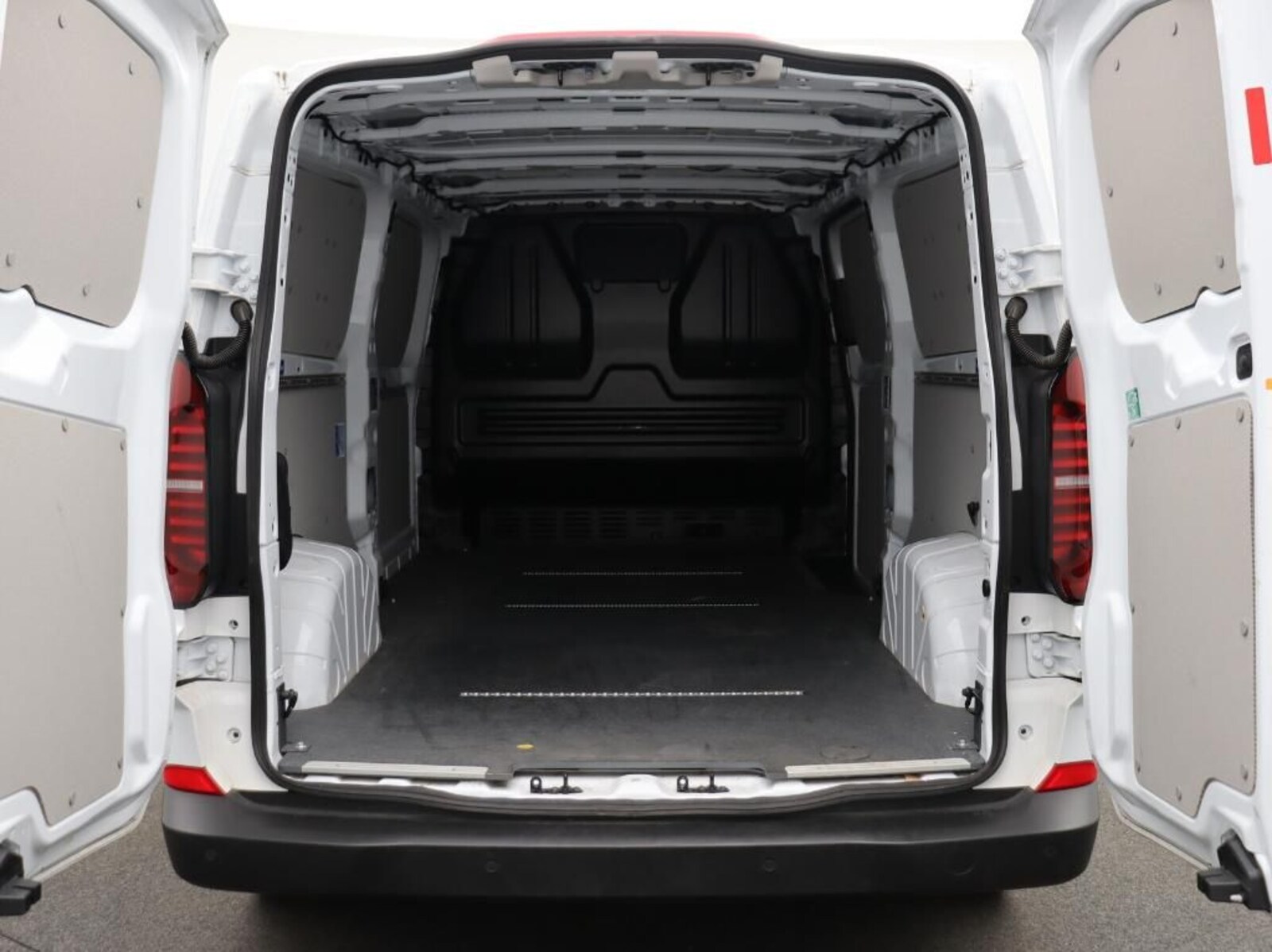 Volkswagen Transporter Kasten langer Radstand – Bild 7