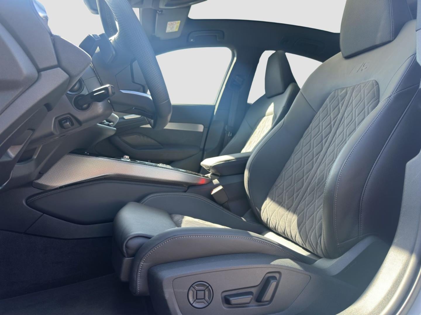 Bild über Audi A5 Limousine e-hybrid e-hybrid quattro 270 kW S tronic - für weitere Informationen kontaktieren Sie den Audi Partner