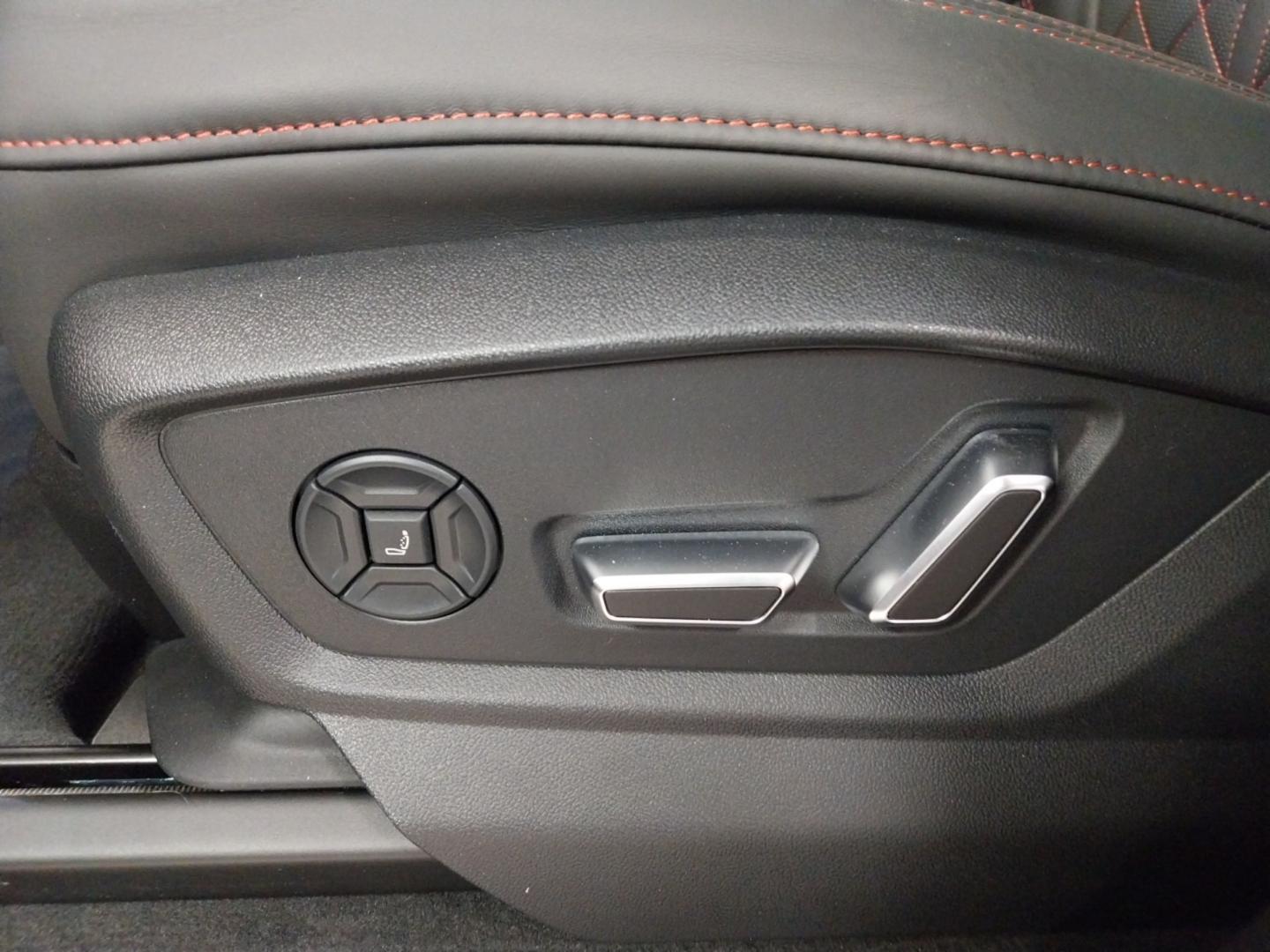 Image about Audi Q7 SUV TFSI e S line 60 TFSI e quattro tiptronic