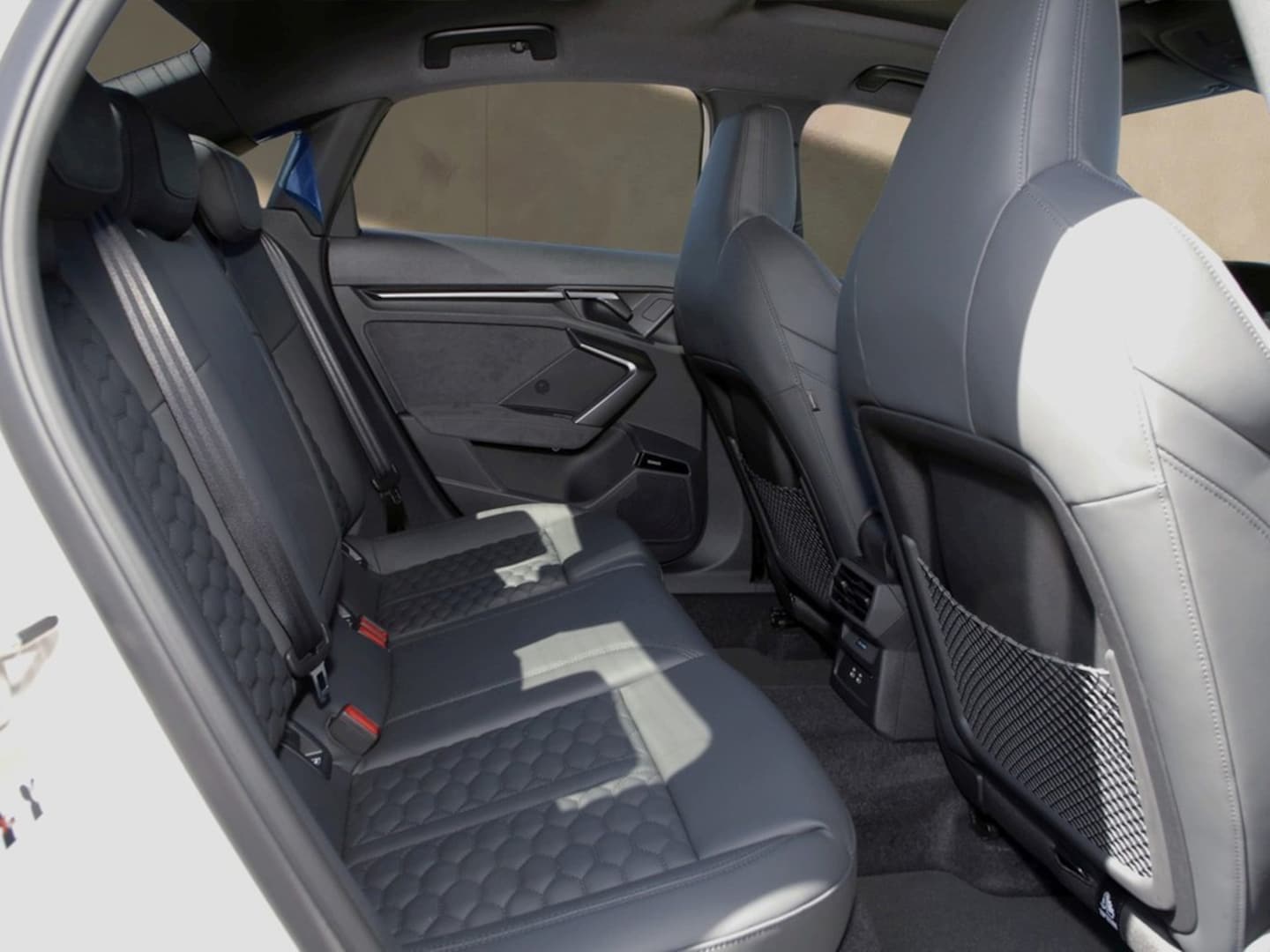 Bild über Audi RS 3 Limousine TFSI quattro 294 kW S tronic - für weitere Informationen kontaktieren Sie den Audi Partner