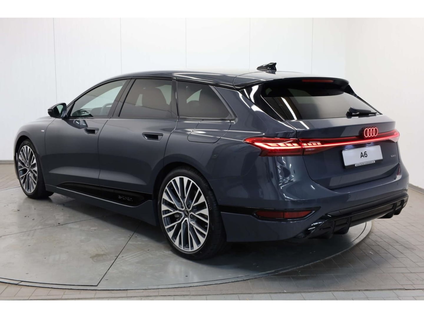 Bild über Audi A6 Avant e-tron S line business e-tron quattro 315 kW - für weitere Informationen kontaktieren Sie den Audi Partner