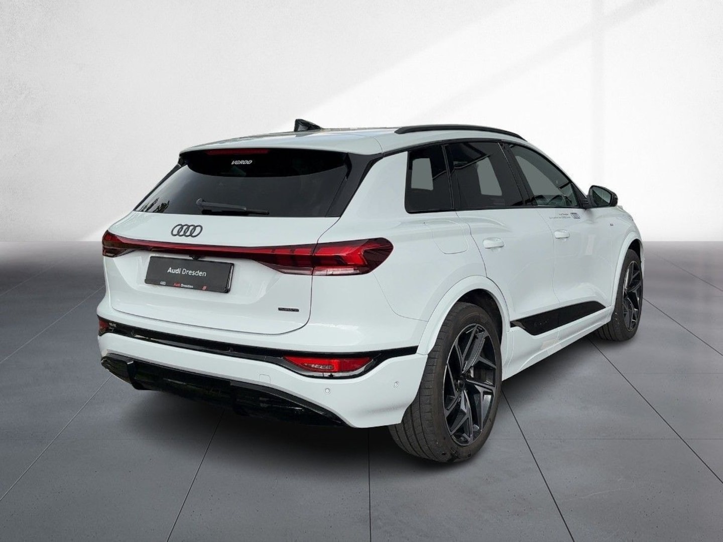 Bild über Audi Q6 SUV e-tron S line business e-tron quattro 315 kW - für weitere Informationen kontaktieren Sie den Audi Partner