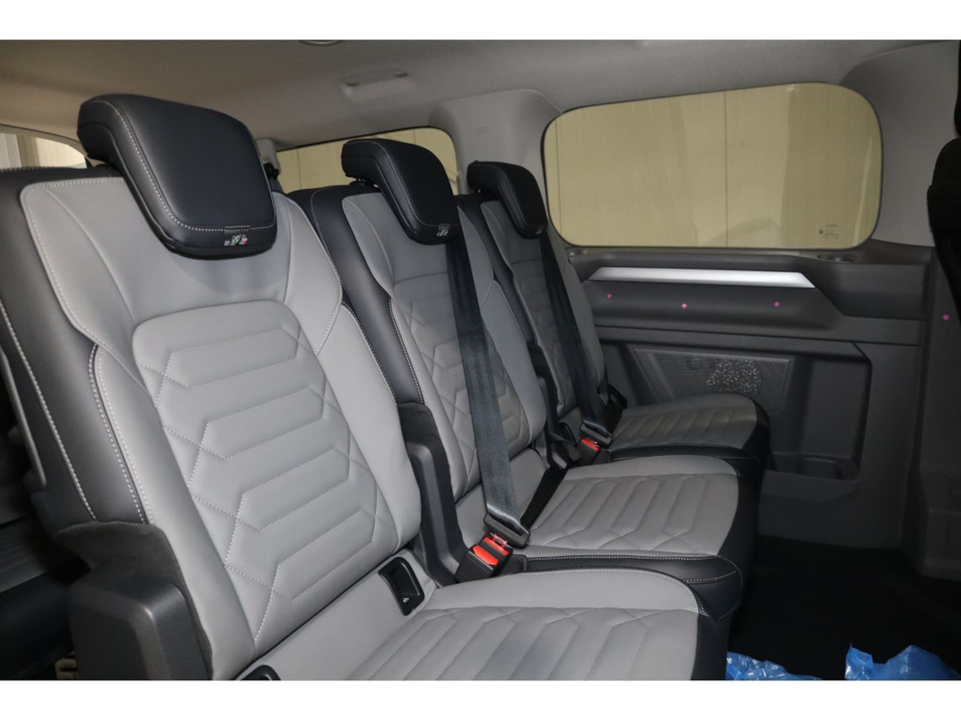 Volkswagen Caravelle langer Radstand Basis-Modell