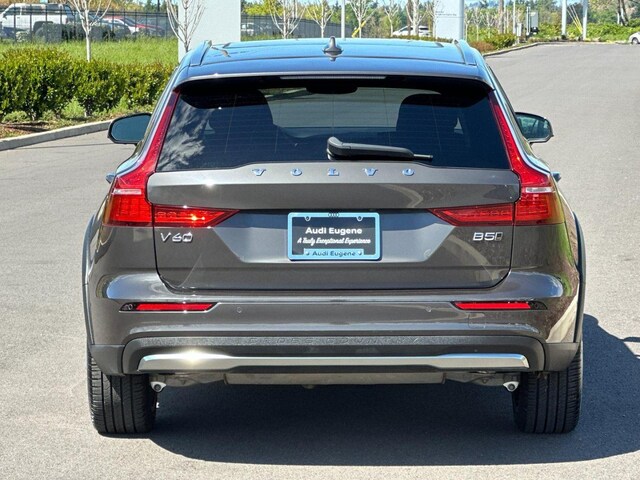 2025 Volvo V60 Cross Country