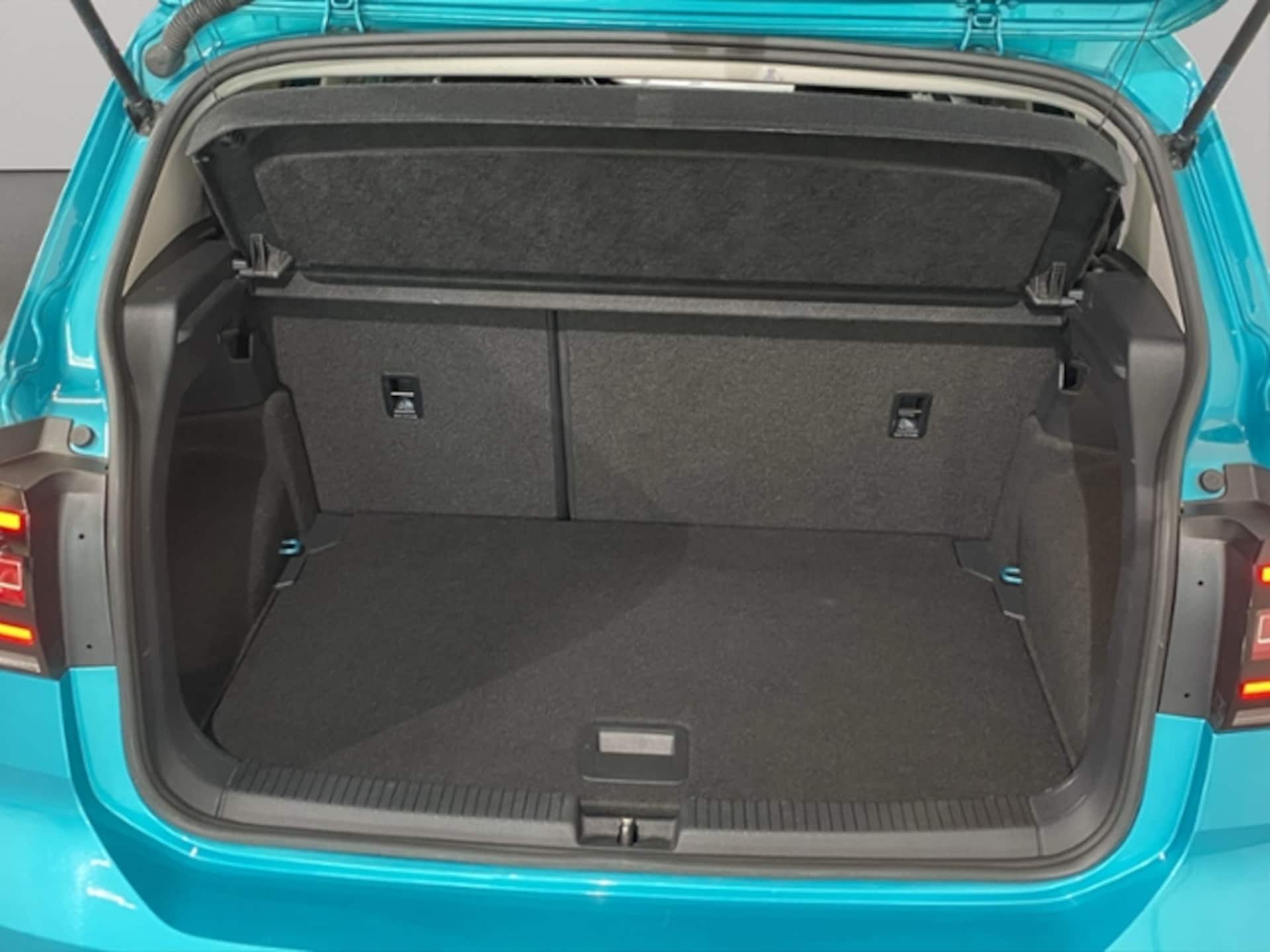 Volkswagen T-Cross United