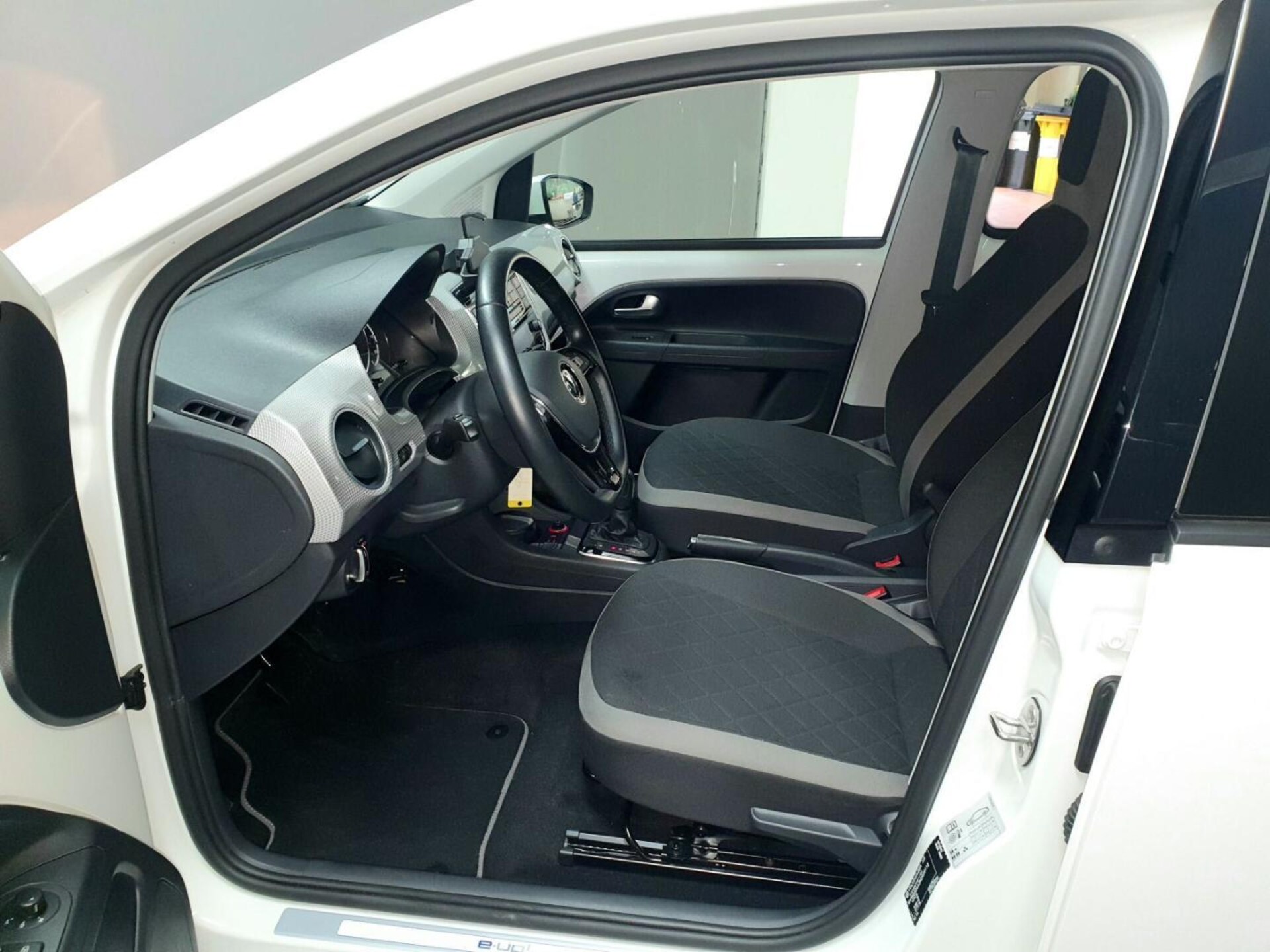 Volkswagen e-up! Style "Plus"
