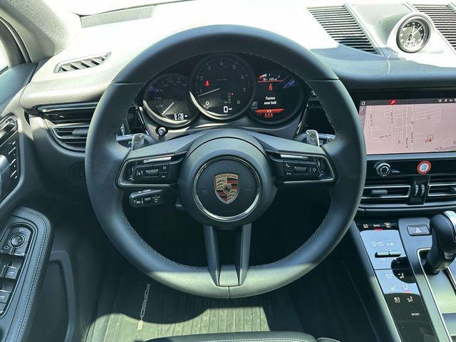 2026 Porsche Macan - Photo 16