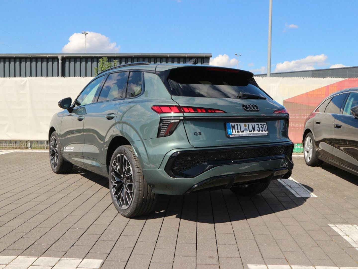 Bild über Audi Q3 SUV TFSI quattro 150 kW S tronic - für weitere Informationen kontaktieren Sie den Audi Partner