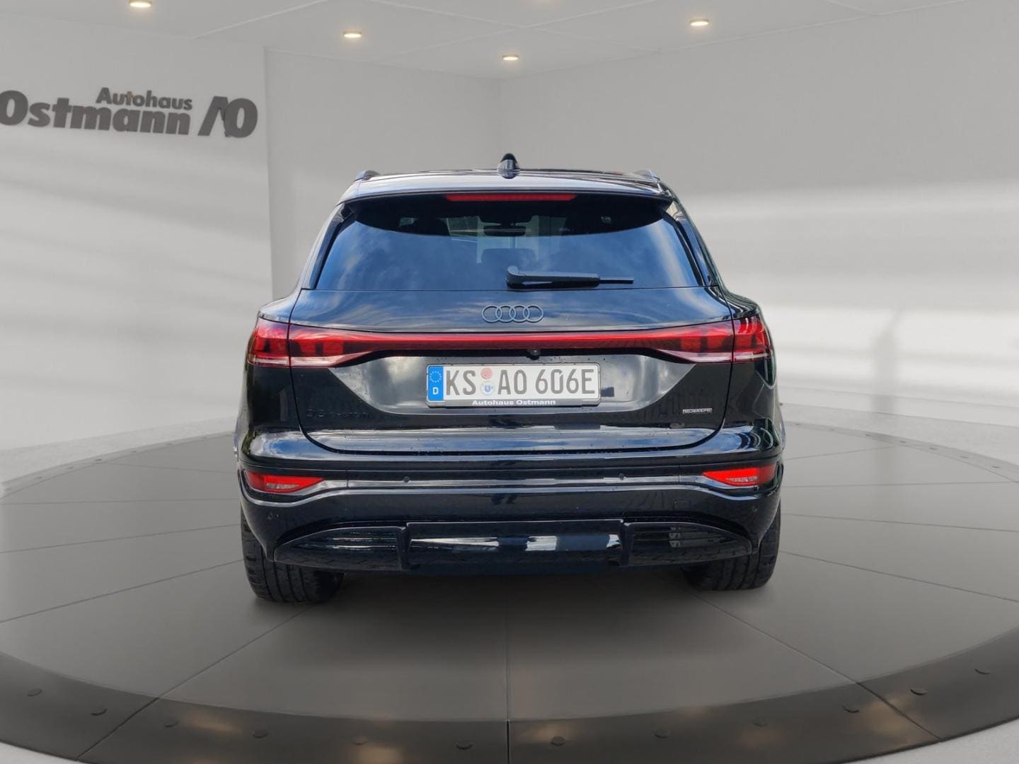 Bild über Audi Q6 SUV e-tron S line business e-tron quattro 315 kW - für weitere Informationen kontaktieren Sie den Audi Partner