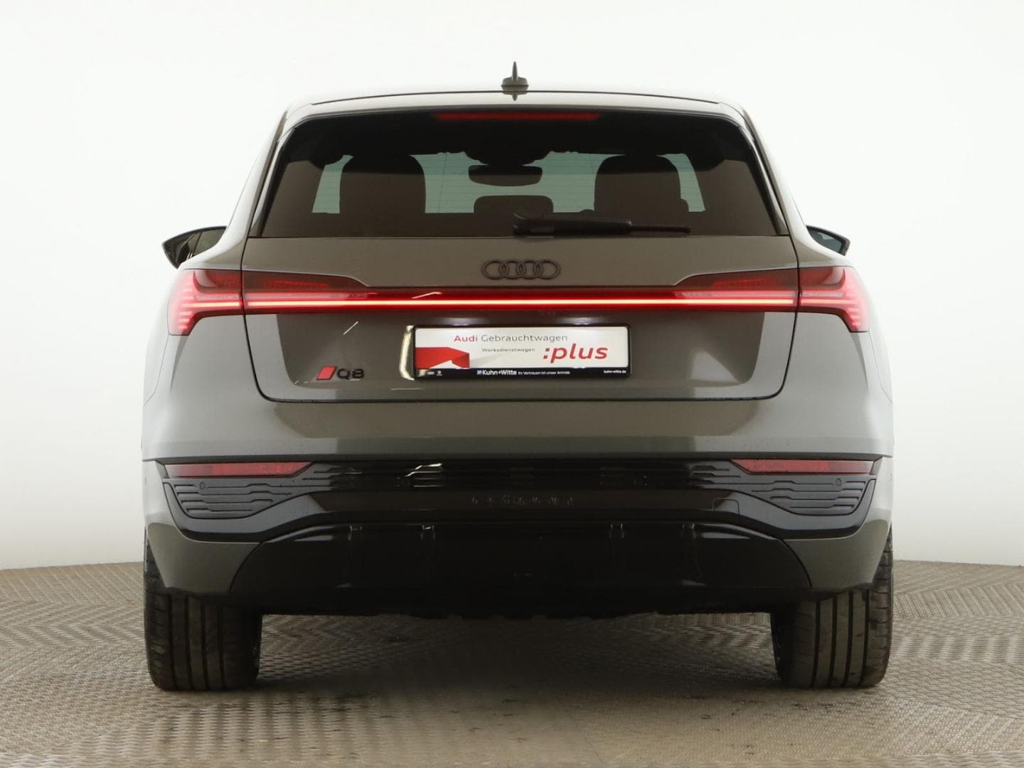 Bild über Audi Q8 e-tron S line 55 e-tron quattro - für weitere Informationen kontaktieren Sie den Audi Partner