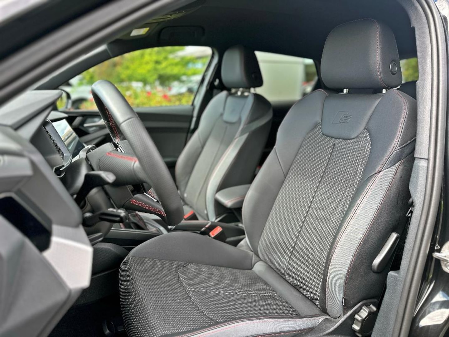 Bild über Audi A1 Sportback S line 40 TFSI S tronic - für weitere Informationen kontaktieren Sie den Audi Partner
