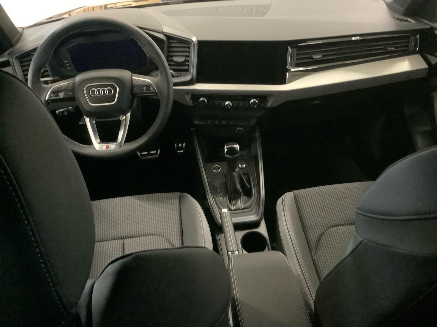 Bild über Audi A1 Sportback S line 35 TFSI S tronic - für weitere Informationen kontaktieren Sie den Audi Partner